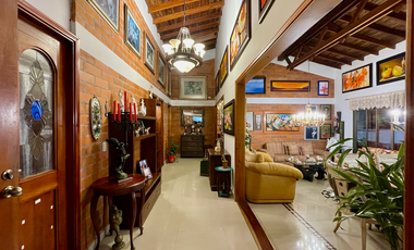 Extraordinaria casa campestre con piscina en un solo nivel en Campiñas de Combia Condominio Campestre. Pereira - Colombia.