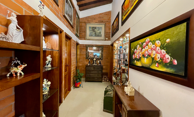 Extraordinaria casa campestre con piscina en un solo nivel en Campiñas de Combia Condominio Campestre. Pereira - Colombia.