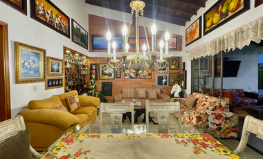 Extraordinaria casa campestre con piscina en un solo nivel en Campiñas de Combia Condominio Campestre. Pereira - Colombia.