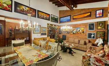 Extraordinaria casa campestre con piscina en un solo nivel en Campiñas de Combia Condominio Campestre. Pereira - Colombia.