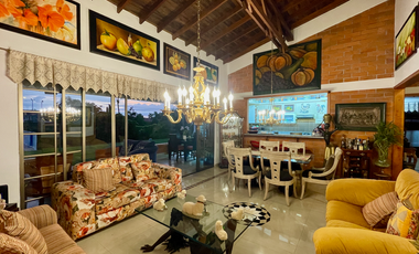 Extraordinaria casa campestre con piscina en un solo nivel en Campiñas de Combia Condominio Campestre. Pereira - Colombia.