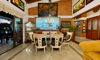 Extraordinaria casa campestre con piscina en un solo nivel en Campiñas de Combia Condominio Campestre. Pereira - Colombia.