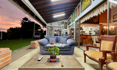 Extraordinaria casa campestre con piscina en un solo nivel en Campiñas de Combia Condominio Campestre. Pereira - Colombia.