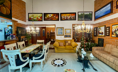 Extraordinaria casa campestre con piscina en un solo nivel en Campiñas de Combia Condominio Campestre. Pereira - Colombia.