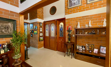 Extraordinaria casa campestre con piscina en un solo nivel en Campiñas de Combia Condominio Campestre. Pereira - Colombia.