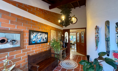 Extraordinaria casa campestre con piscina en un solo nivel en Campiñas de Combia Condominio Campestre. Pereira - Colombia.