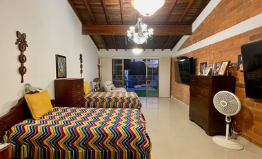 Extraordinaria casa campestre con piscina en un solo nivel en Campiñas de Combia Condominio Campestre. Pereira - Colombia.