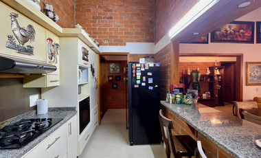 Extraordinaria casa campestre con piscina en un solo nivel en Campiñas de Combia Condominio Campestre. Pereira - Colombia.