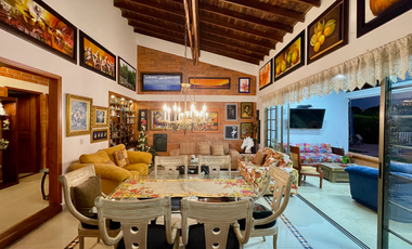 Extraordinaria casa campestre con piscina en un solo nivel en Campiñas de Combia Condominio Campestre. Pereira - Colombia.