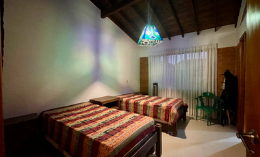 Extraordinaria casa campestre con piscina en un solo nivel en Campiñas de Combia Condominio Campestre. Pereira - Colombia.