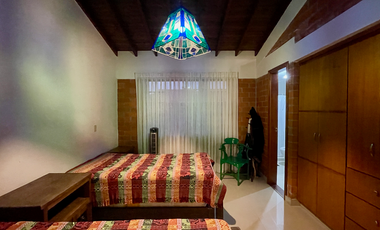 Extraordinaria casa campestre con piscina en un solo nivel en Campiñas de Combia Condominio Campestre. Pereira - Colombia.