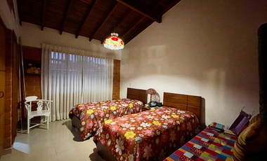 Extraordinaria casa campestre con piscina en un solo nivel en Campiñas de Combia Condominio Campestre. Pereira - Colombia.