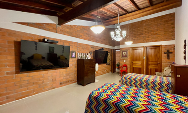 Extraordinaria casa campestre con piscina en un solo nivel en Campiñas de Combia Condominio Campestre. Pereira - Colombia.