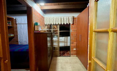 Extraordinaria casa campestre con piscina en un solo nivel en Campiñas de Combia Condominio Campestre. Pereira - Colombia.