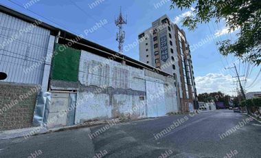 Nave industrial en renta en Forjadores frente a Centro Comercial Cruz del Sur, 2312 m2 de superficie.