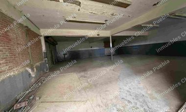 Nave industrial en renta en Forjadores frente a Centro Comercial Cruz del Sur, 2312 m2 de superficie.