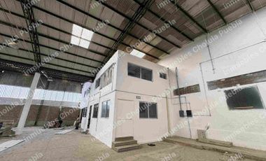 Nave industrial en renta en Forjadores frente a Centro Comercial Cruz del Sur, 2312 m2 de superficie.