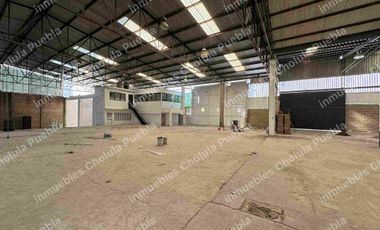Nave industrial en renta en Forjadores frente a Centro Comercial Cruz del Sur, 2312 m2 de superficie.