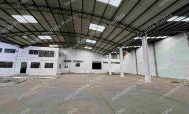 Nave industrial en renta en Forjadores frente a Centro Comercial Cruz del Sur, 2312 m2 de superficie.