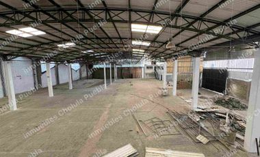 Nave industrial en renta en Forjadores frente a Centro Comercial Cruz del Sur, 2312 m2 de superficie.