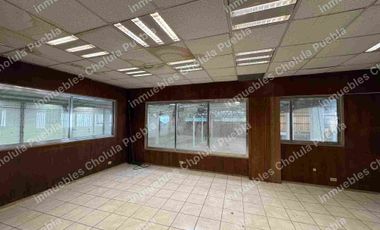 Nave industrial en renta en Forjadores frente a Centro Comercial Cruz del Sur, 2312 m2 de superficie.