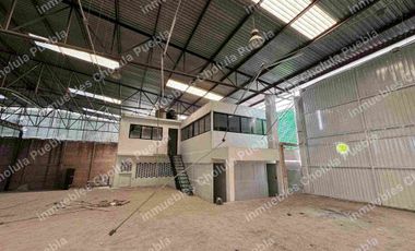 Nave industrial en renta en Forjadores frente a Centro Comercial Cruz del Sur, 2312 m2 de superficie.