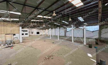 Nave industrial en renta en Forjadores frente a Centro Comercial Cruz del Sur, 2312 m2 de superficie.