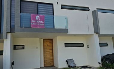 Encantadora casa en renta en el fraccionamiento Triventi con vigilancia 24/7