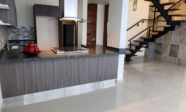 Encantadora casa en renta en el fraccionamiento Triventi con vigilancia 24/7