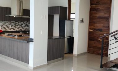 Encantadora casa en renta en el fraccionamiento Triventi con vigilancia 24/7