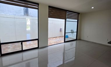 Encantadora casa en renta en el fraccionamiento Triventi con vigilancia 24/7