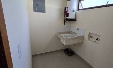 Encantadora casa en renta en el fraccionamiento Triventi con vigilancia 24/7