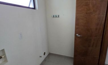 Encantadora casa en renta en el fraccionamiento Triventi con vigilancia 24/7