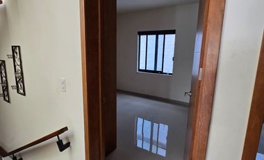 Encantadora casa en renta en el fraccionamiento Triventi con vigilancia 24/7