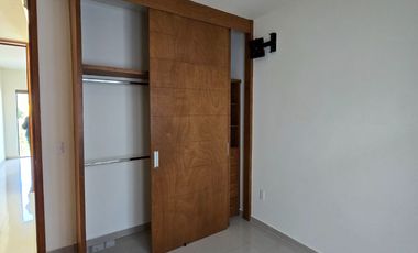 Encantadora casa en renta en el fraccionamiento Triventi con vigilancia 24/7