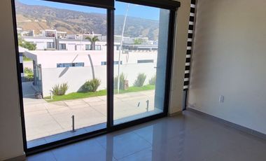 Encantadora casa en renta en el fraccionamiento Triventi con vigilancia 24/7