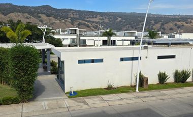 Encantadora casa en renta en el fraccionamiento Triventi con vigilancia 24/7