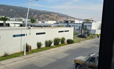 Encantadora casa en renta en el fraccionamiento Triventi con vigilancia 24/7