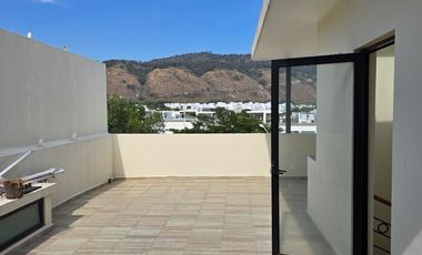 Encantadora casa en renta en el fraccionamiento Triventi con vigilancia 24/7