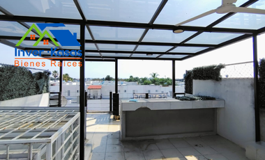 SE VENDE CASA CON ROOF GARDEN, CON ALBERCA EN CONDOMINIO, APLICA CREDITOS