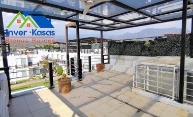 SE VENDE CASA CON ROOF GARDEN, CON ALBERCA EN CONDOMINIO, APLICA CREDITOS