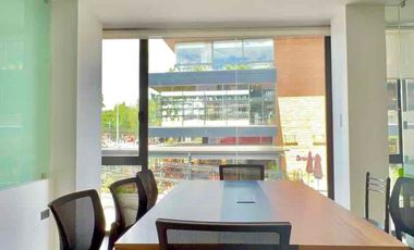 En Cuenca, hermosas oficinas y piso comercial en renta. A estrenar! precios en la descripción