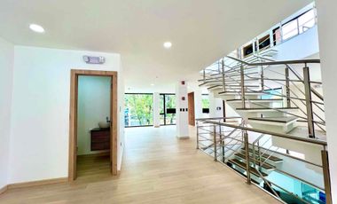 En Cuenca, hermosas oficinas y piso comercial en renta. A estrenar! precios en la descripción