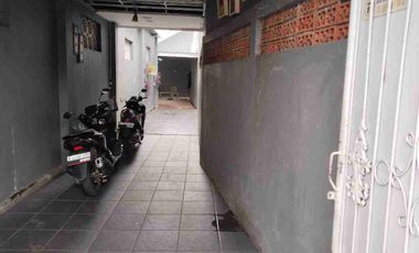 JUAL CEPAT BU RUMAH + KOSSAN FULL FURNISH DAN SUDAH FULL PENYEWA, DEPAN JL BESAR DI BATU AMPAR,CONDET-JAKARTA TIMUR