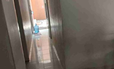 JUAL CEPAT BU RUMAH + KOSSAN FULL FURNISH DAN SUDAH FULL PENYEWA, DEPAN JL BESAR DI BATU AMPAR,CONDET-JAKARTA TIMUR