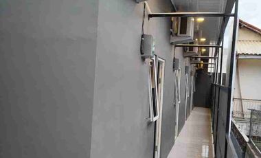 JUAL CEPAT BU RUMAH + KOSSAN FULL FURNISH DAN SUDAH FULL PENYEWA, DEPAN JL BESAR DI BATU AMPAR,CONDET-JAKARTA TIMUR