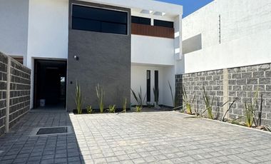 VENTA DE CASA EN FRACC CAMPESTRE CERCA DE CU CON JARDIN