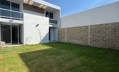 VENTA DE CASA EN FRACC CAMPESTRE CERCA DE CU CON JARDIN