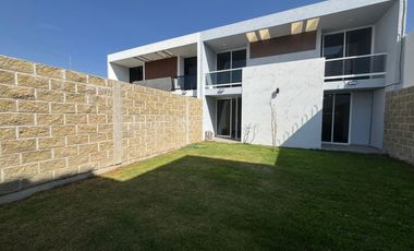 VENTA DE CASA EN FRACC CAMPESTRE CERCA DE CU CON JARDIN