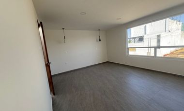 VENTA DE CASA EN FRACC CAMPESTRE CERCA DE CU CON JARDIN